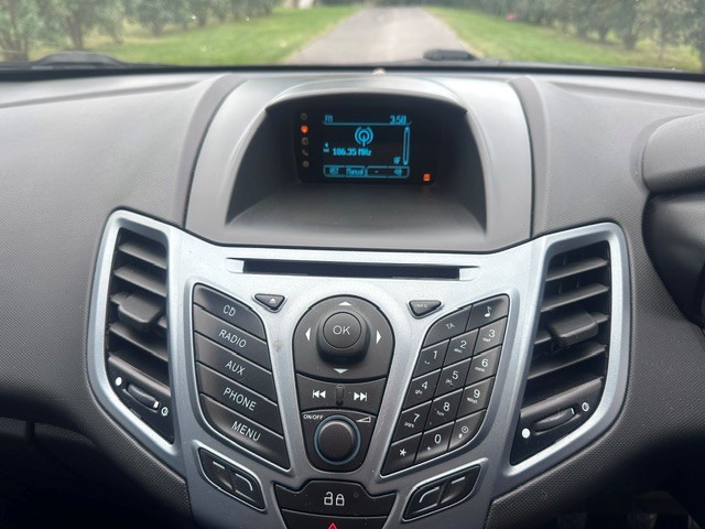 2014 Ford Fiesta Trend - Image 7