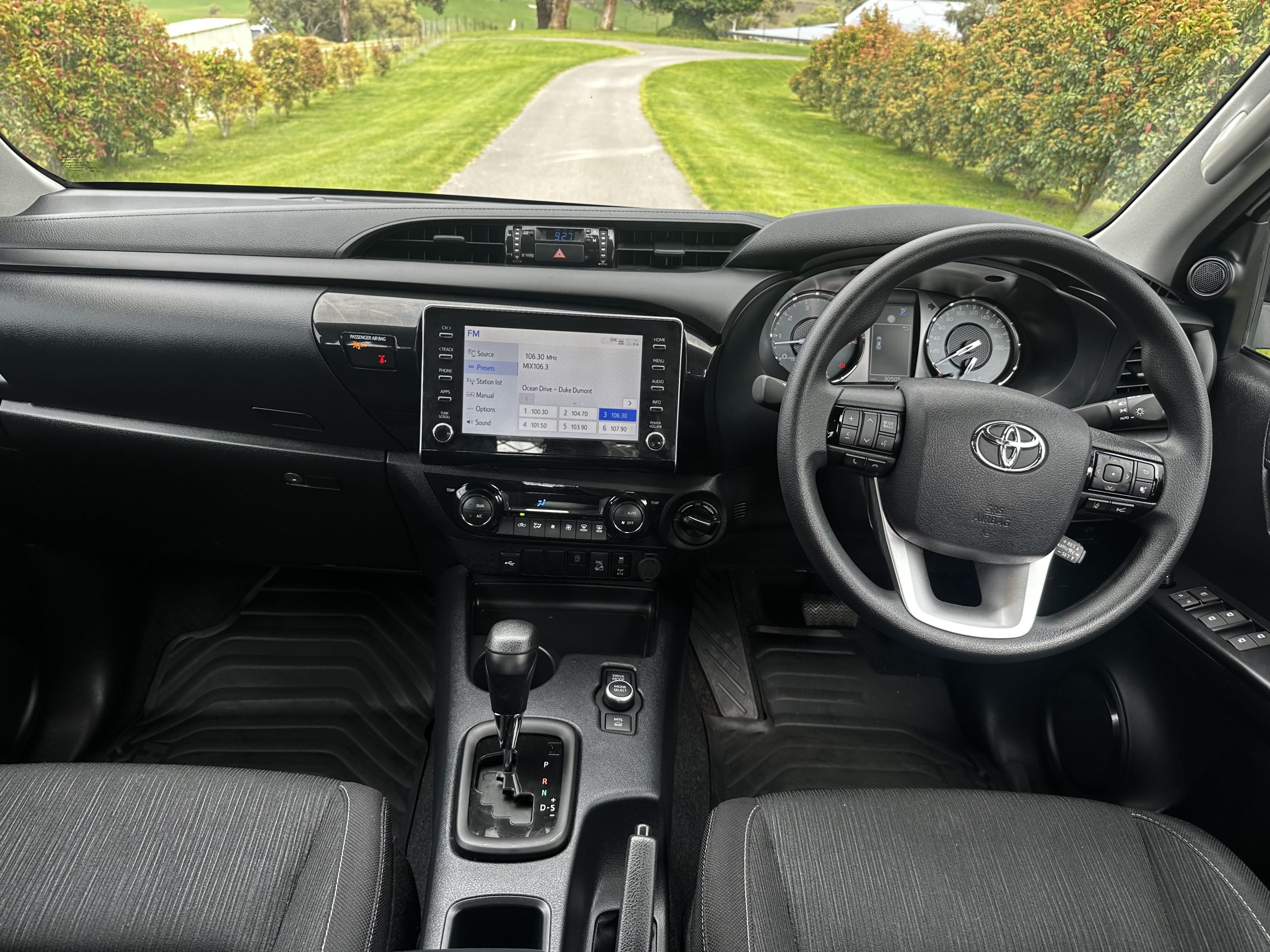 2025 Hilux SR Dual Cab-Chassis - Image 10