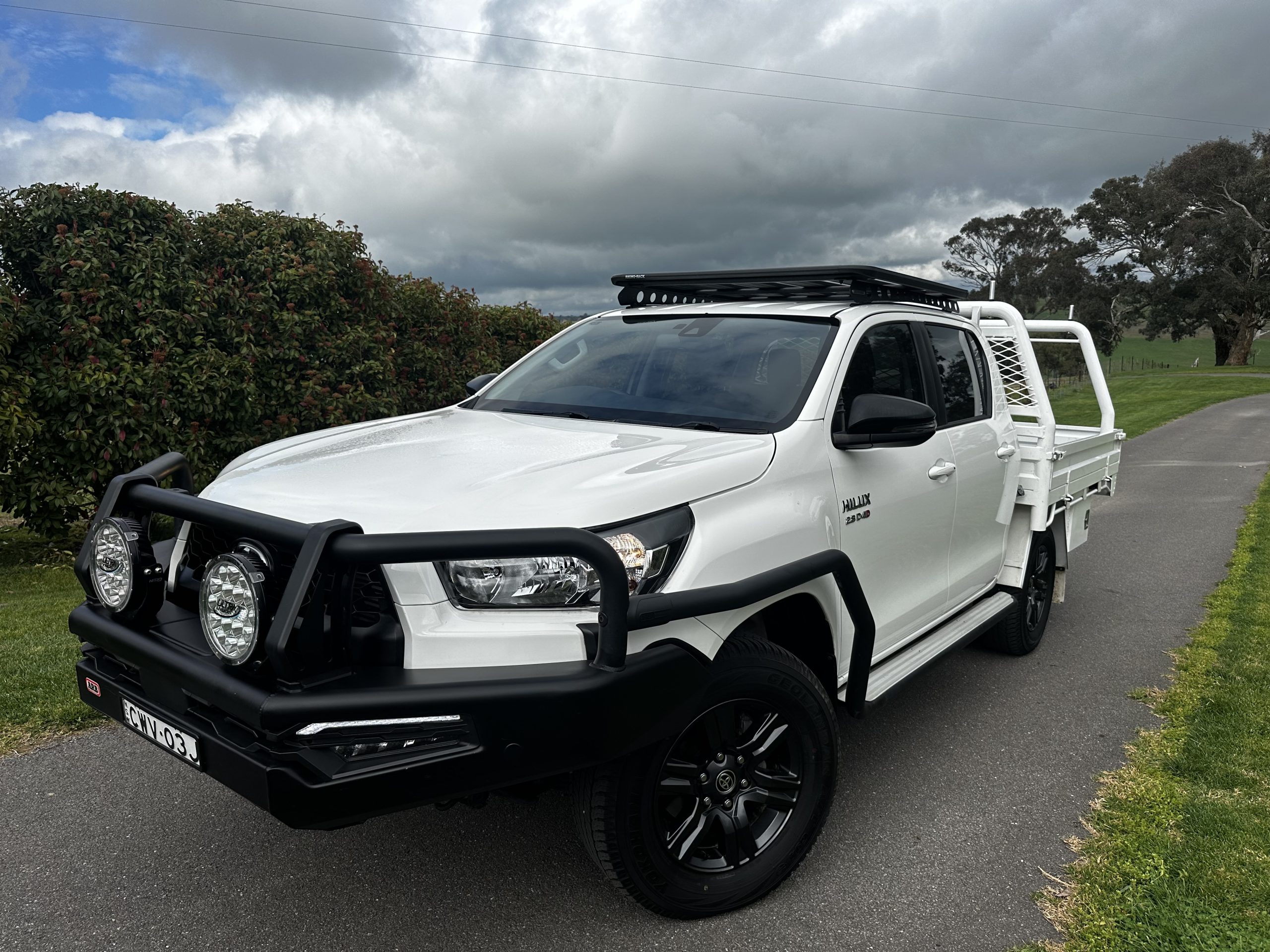 2025 Hilux SR Dual Cab-Chassis - Image 4