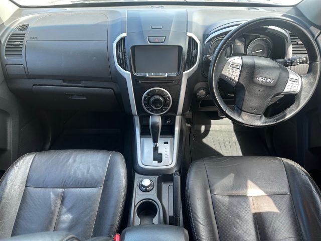 2016 ISUZU MU-X LS-T (4x4) - Image 4