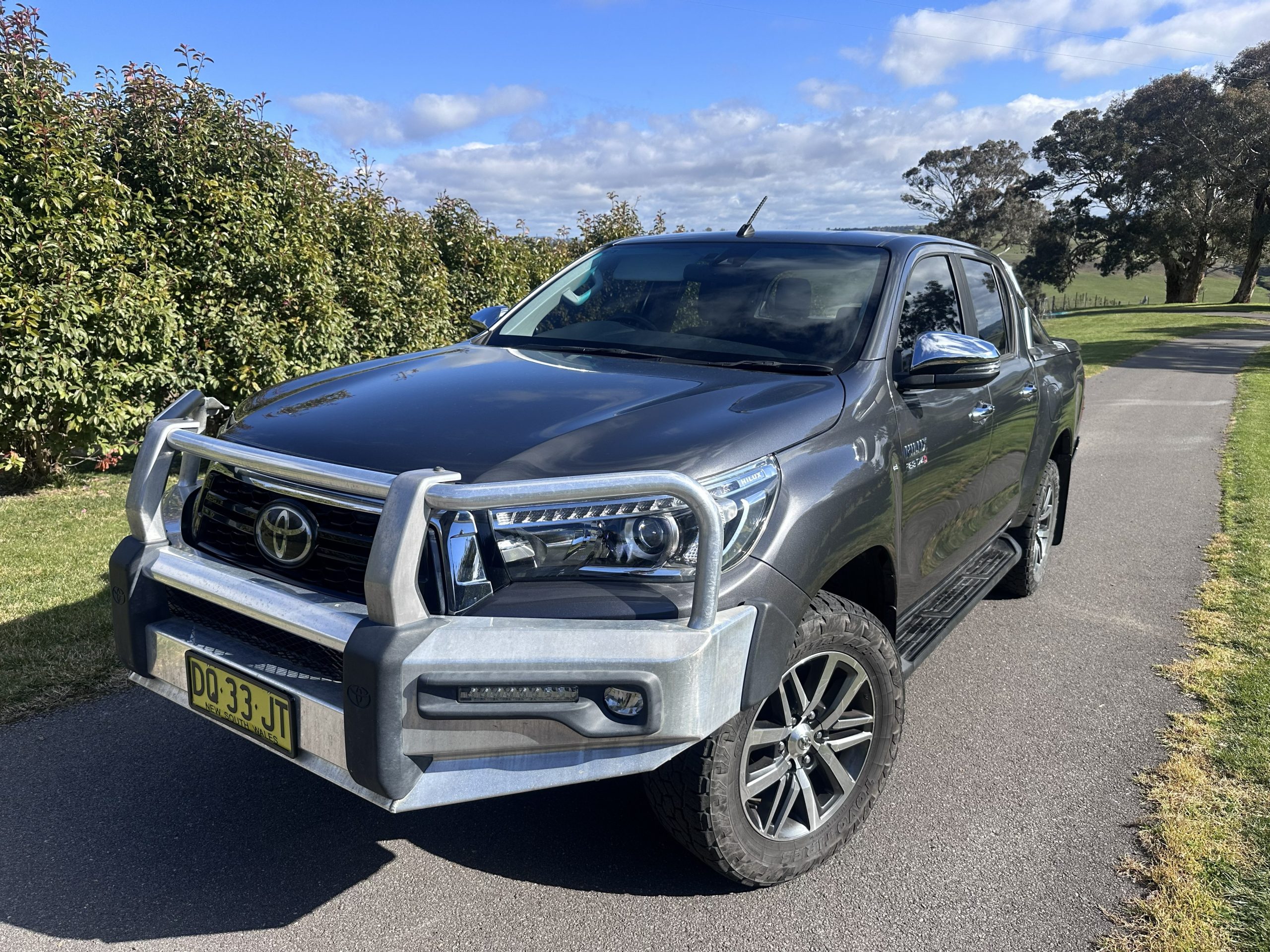 2020 Hilux 4x4 SR5 Dual Cab - Image 2