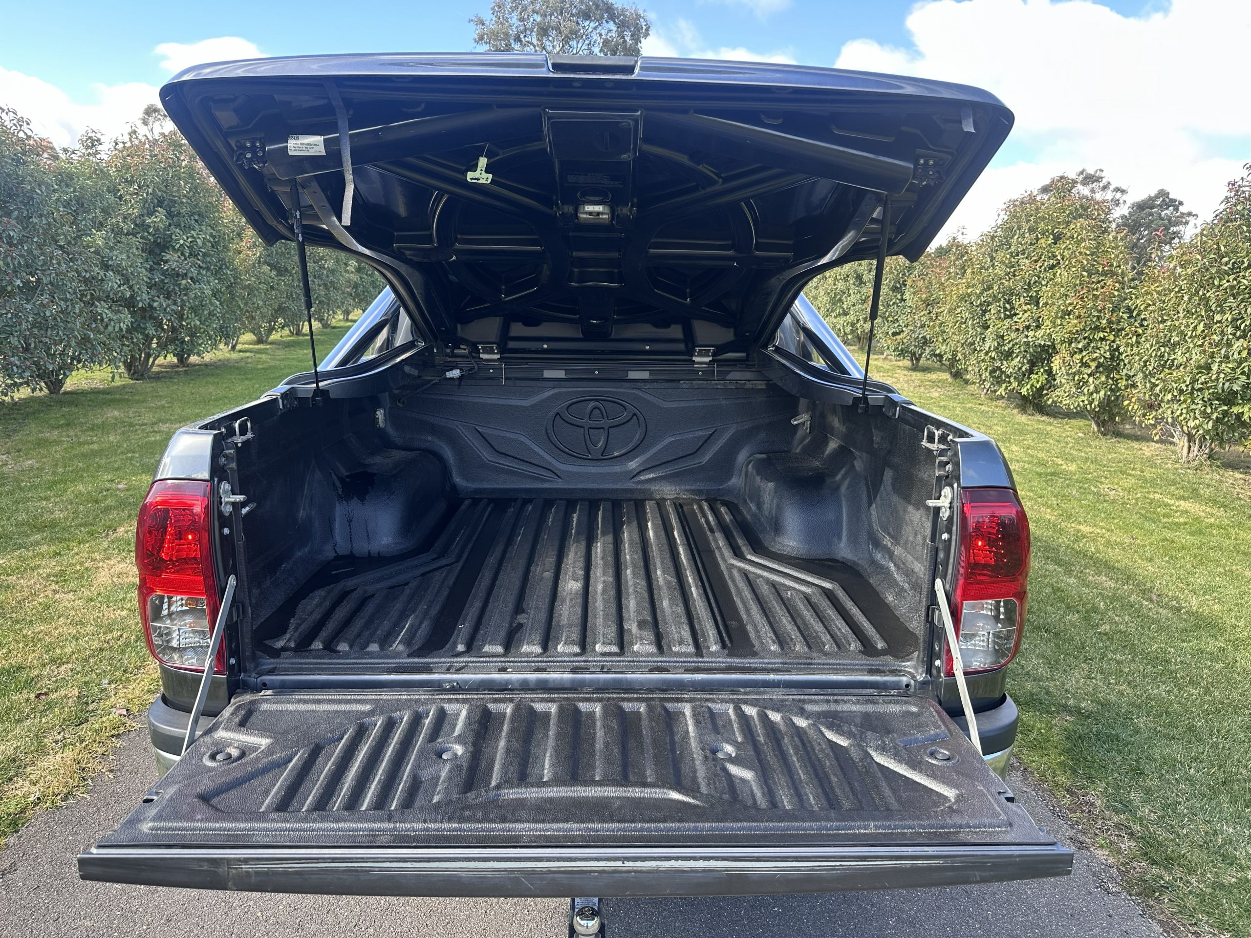 2020 Hilux 4x4 SR5 Dual Cab - Image 13