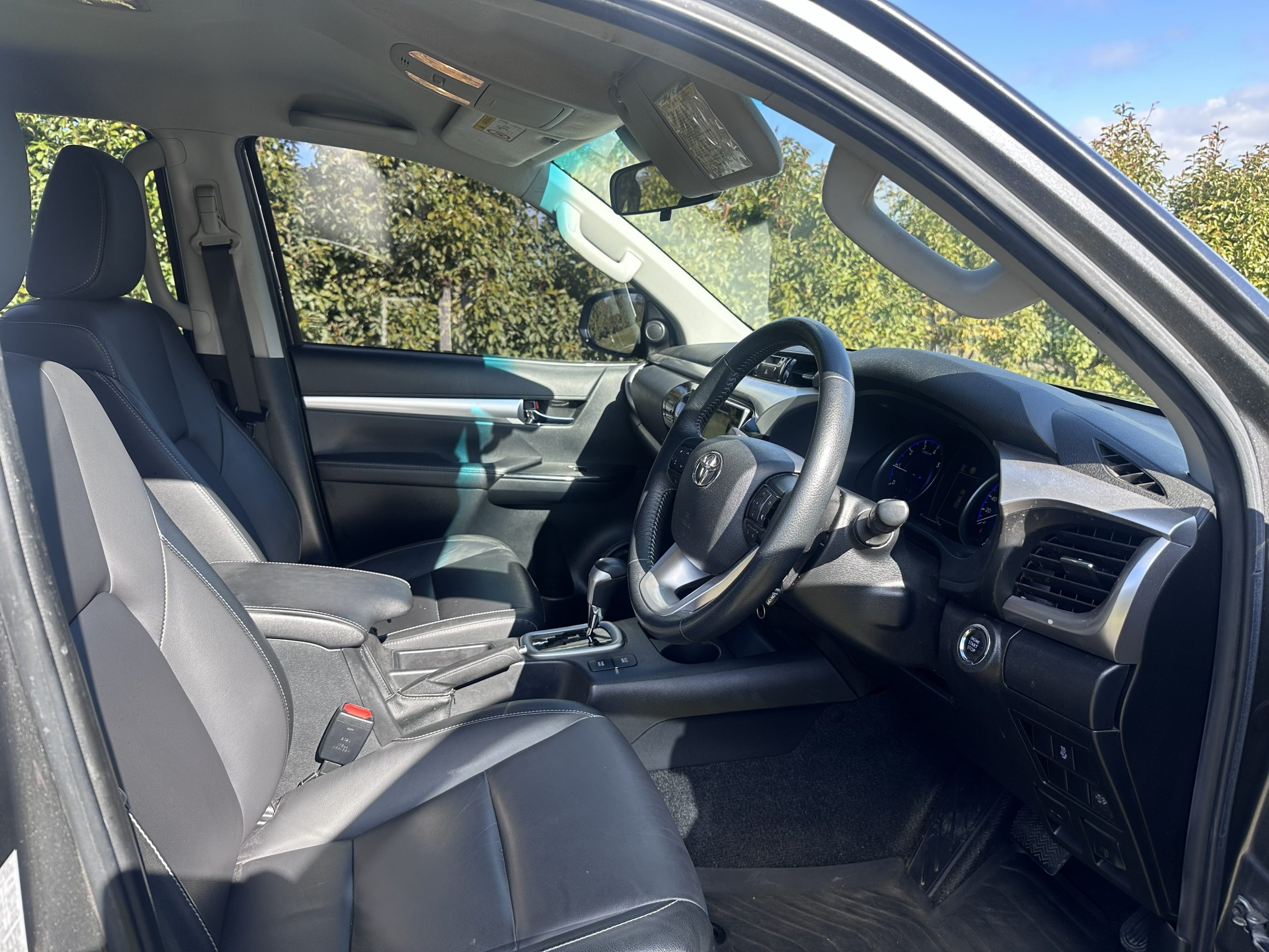 2020 Hilux 4x4 SR5 Dual Cab - Image 6