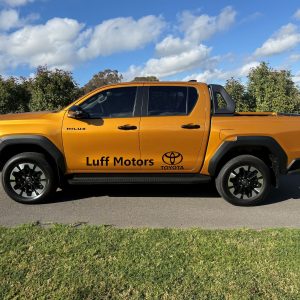Demonstrator 2025 Toyota Hilux SR5 48V