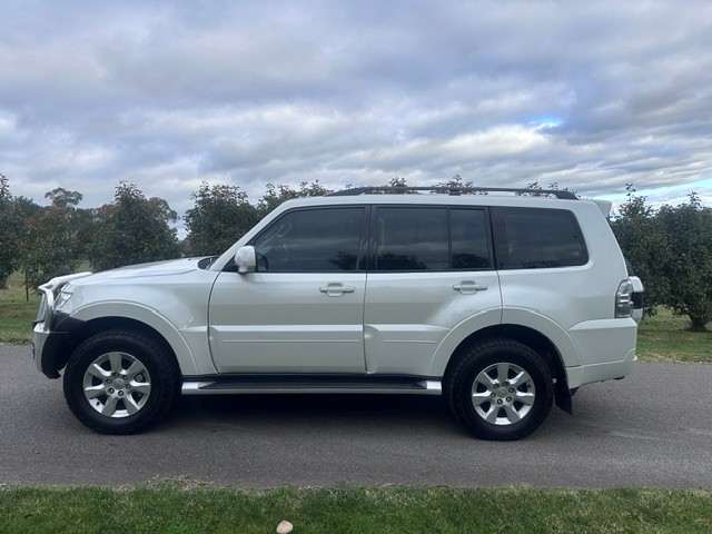 2020 Mitsubishi Pajero GLX - Image 2