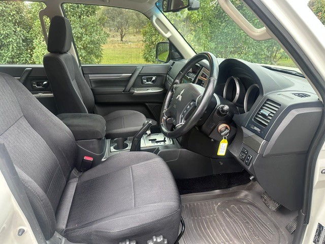 2020 Mitsubishi Pajero GLX - Image 7