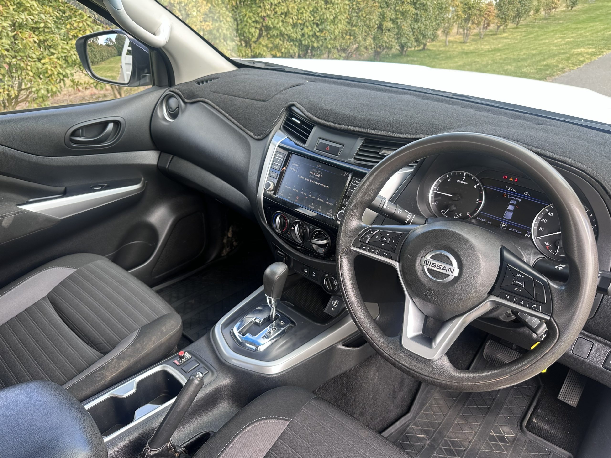 2021 Nissan Navara SL - Image 6
