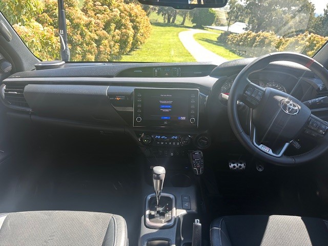 2025 TOYOTA HILUX GR-SPORT (4x4) - Image 5