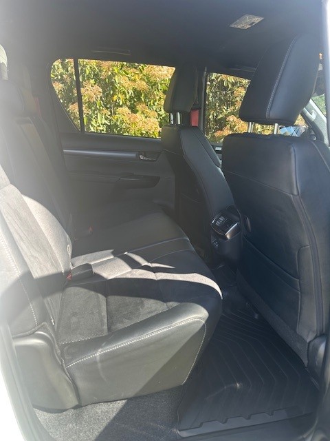 2025 TOYOTA HILUX GR-SPORT (4x4) - Image 7