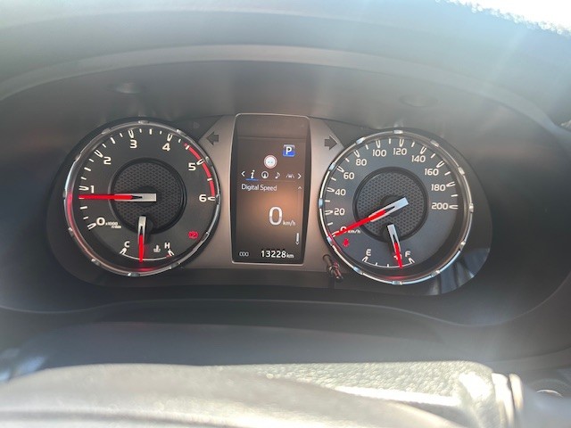 2025 TOYOTA HILUX GR-SPORT (4x4) - Image 6