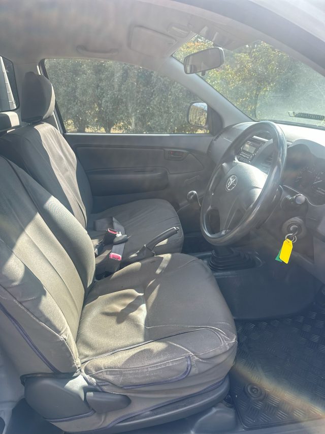2012 TOYOTA HILUX WORKMATE - Image 5