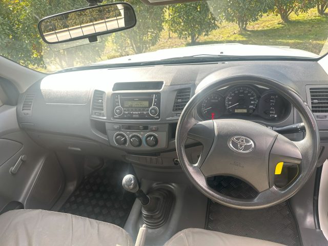 2012 TOYOTA HILUX WORKMATE - Image 4