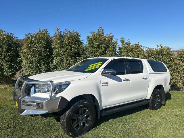 2019 TOYOTA HILUX SR5 (4x4) - Image 3