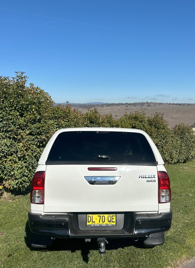 2019 TOYOTA HILUX SR5 (4x4) - Image 9