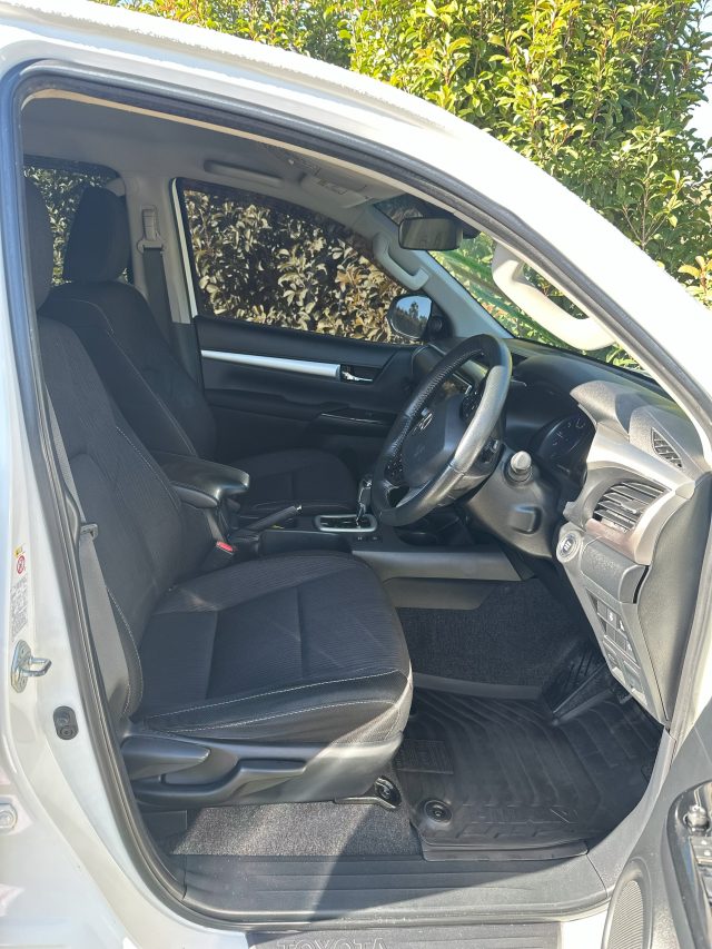 2019 TOYOTA HILUX SR5 (4x4) - Image 6