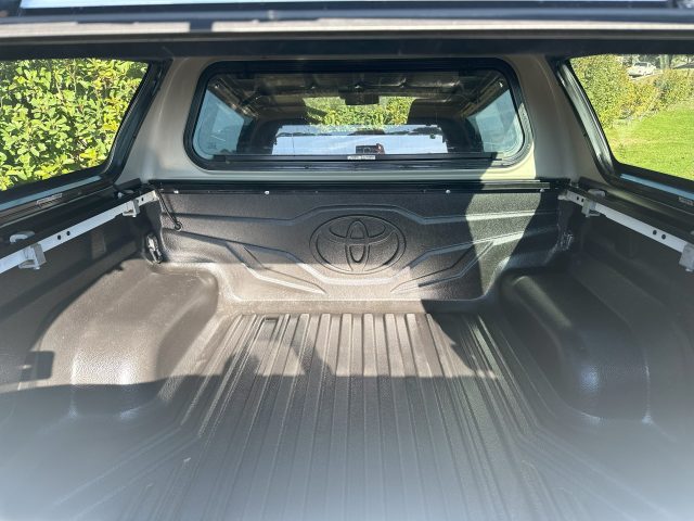 2019 TOYOTA HILUX SR5 (4x4) - Image 8