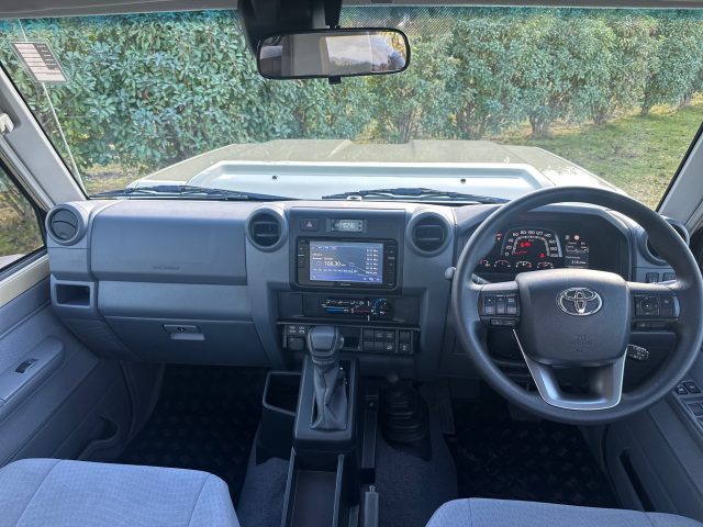 2025 TOYOTA LANDCRUISER 70 SERIES LC76 GXL + DIFF LOCKS - Image 5