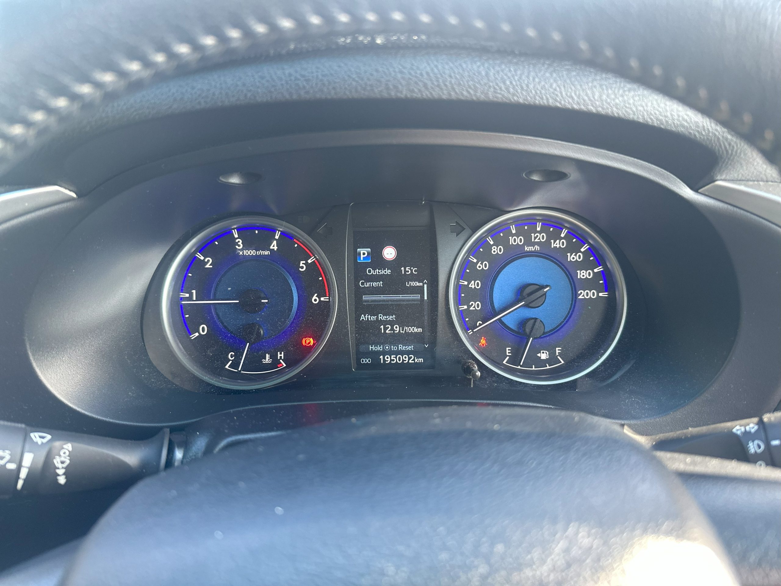 2019 TOYOTA HILUX SR5 (4x4) - Image 4