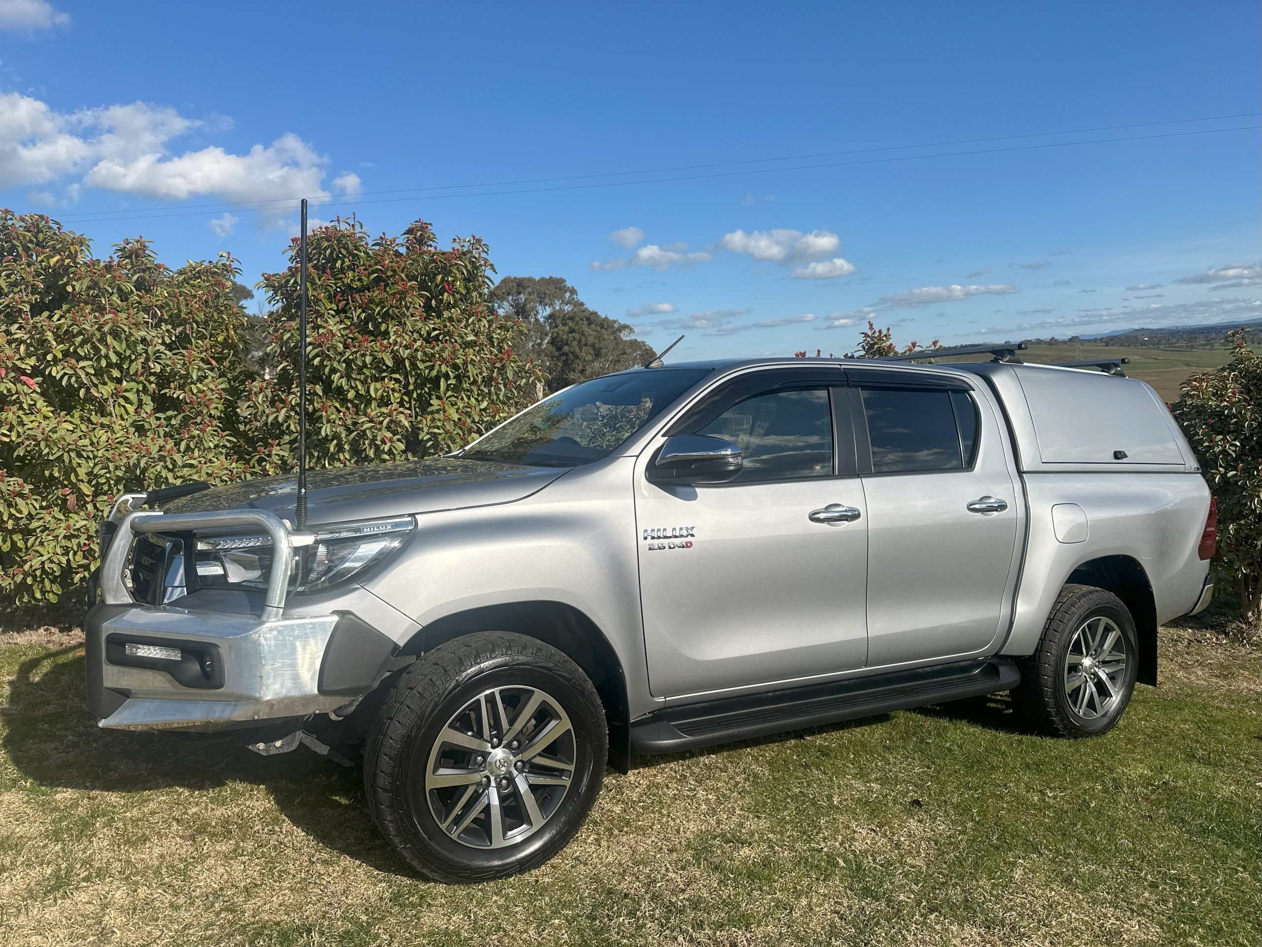 2019 TOYOTA HILUX SR5 (4x4) - Image 3