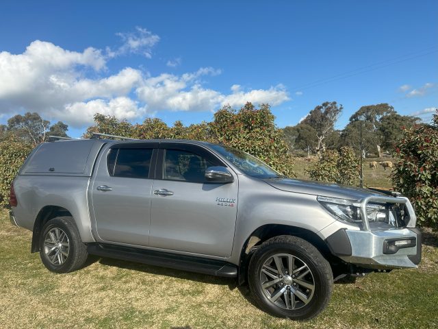 2019 TOYOTA HILUX SR5 (4x4)